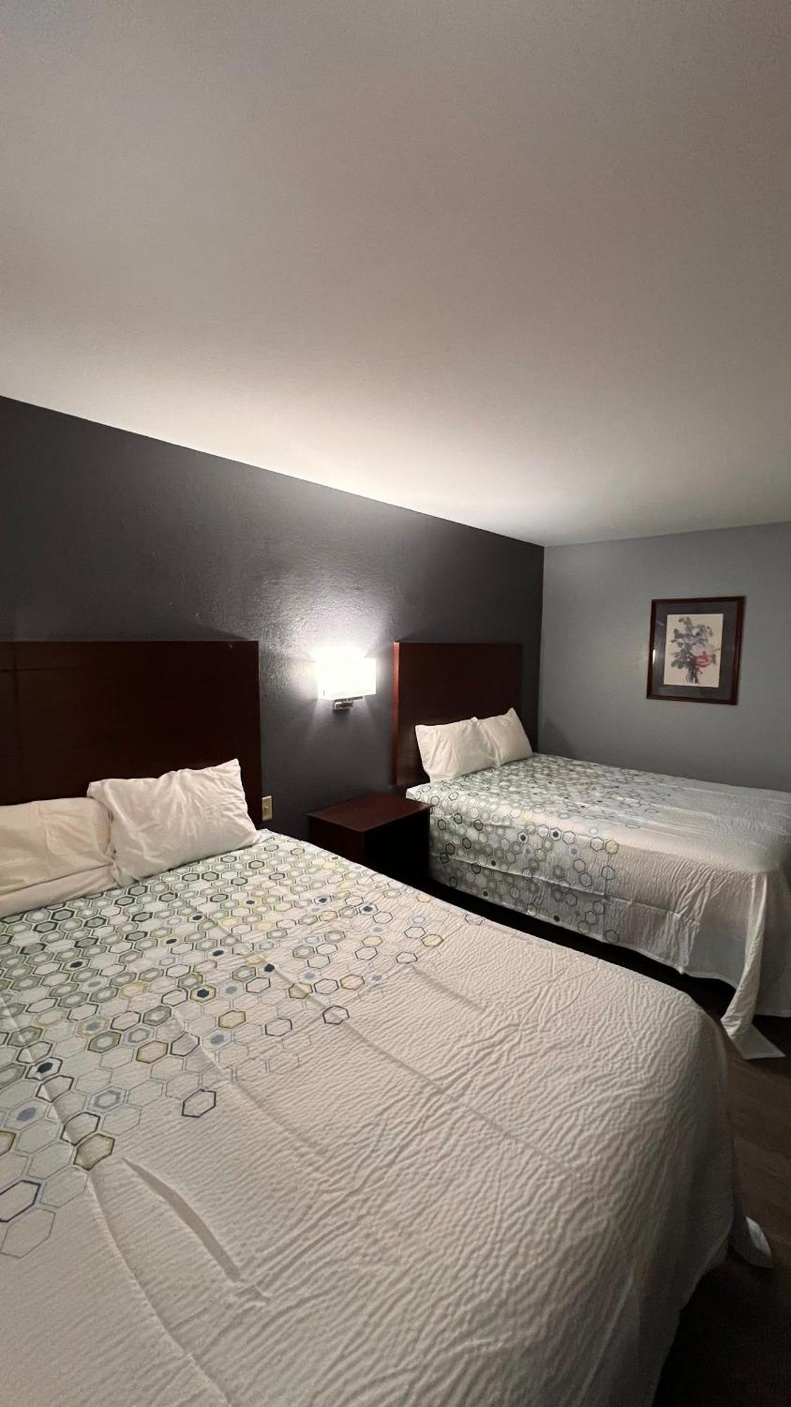 Blisspoint Inn & Suites, Northwood Exterior photo